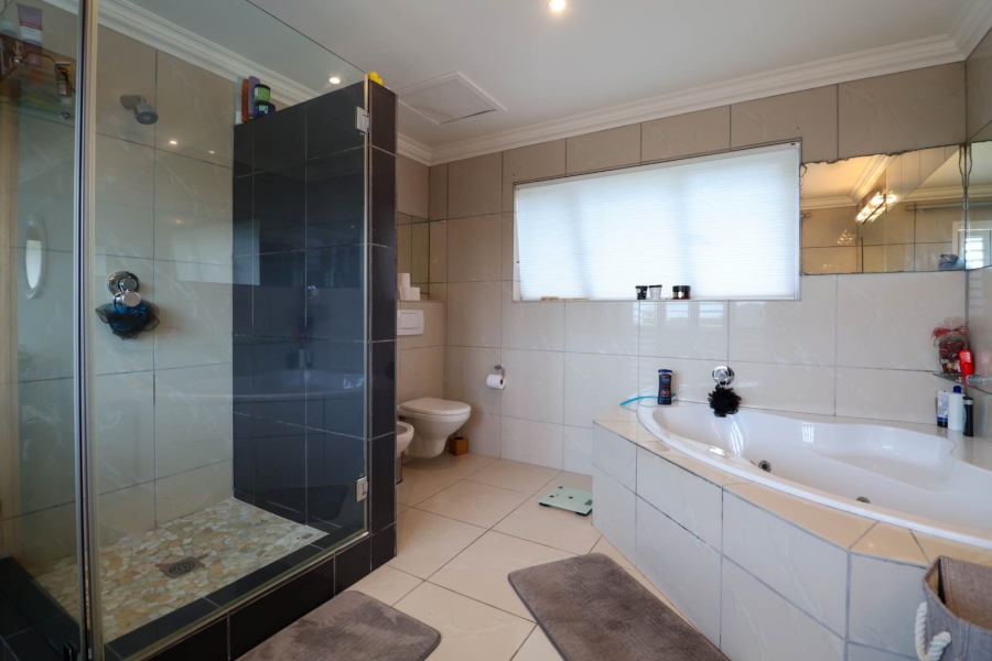 6 Bedroom Property for Sale in Pezula Golf Estate Western Cape